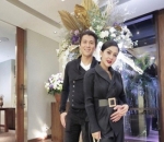 <i>Couple</i>-an <i>outfit</i> hitam elegan