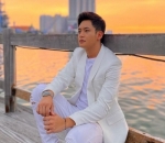<i>Charming</i> Dalam Balutan Serba Putih