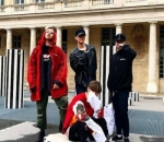 <i>Stunning</i> bareng geng