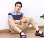 Kenakan <i>Outfit</i> Simpel Nan Nyaman