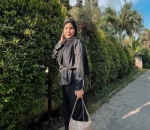 <i>On point</i> dengan <i>outfit</i> serba hitam