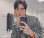 <i>Mirror selfie</i> ganteng
