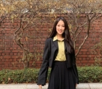 Ceria meski kenakan <i>outfit dark</i>