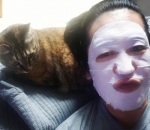 Momen santai <i>skincare</i>-an