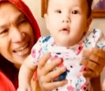 Potret Luwes Momong cucu