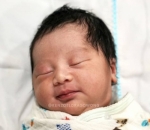 Kenzo Senyum ganteng