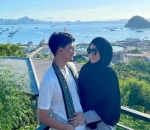 Momen saling tatap penuh cinta