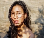 Cantik kenakan kacamata