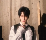 <i>Charming</i> dengan Rambut Hitam
