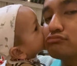 Gala lengket banget sama papa