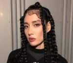 Menawan Dengan Rambut Kepang