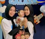 Ida dan Siska menyaksikan tumbuh kembang gala