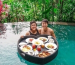 <i>Floating Breakfast</i> Saat <i>Honeymoon</i>