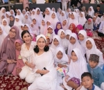 Momen hangat Naysila dan Lydia berfoto bersama 