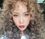 Kejutkan Fans Dengan Rambut Keriting