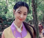 Anggun Dengan <i>Hanbok</i>