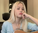 Jago Bermain Gitar
