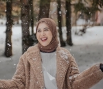 Senyumnya Manis