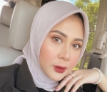 Anggun Dengan Hijab Segiempat