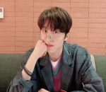 Kece Saat berkacamata