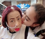 <i>family woman</i>