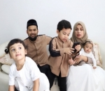 keluarga penuh canda tawa