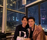 Akrab dengan rekan sesama artis