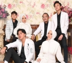 <i>Family portrait super uwu</i>