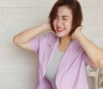 <i>stunning</i> dengan outfit lilac