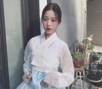 Anggun Dengan <i>Hanbok</i>