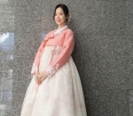 Anggun Dengan <i>Hanbok</i>