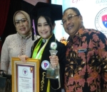 Jadi Lulusan Terbaik, Prilly Latuconsina Belum Ingin Lanjut S2?