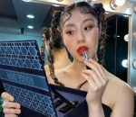 <i>Stunning</i> Dengan <i>Make Up Semi Bold</i>