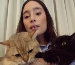 <i>Selca</i> Imut Dengan Kucing Peliharaan