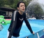 Tetap <i>Charming</i> Saat <i>Bare Face</i>