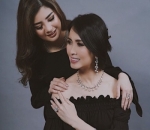 <i>like mother like daughter</i>