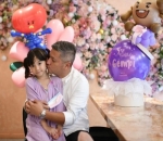 ciuman sayang ayah untuk gempi