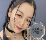 Selfie Lucu Dengan Piala Pertama
