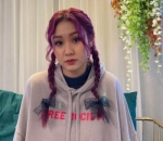 Bikin Pangling Dengan Rambut Ungu