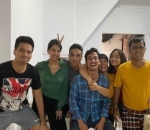 Tawa bahagia bersama keluarga H. Faisal