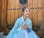 Anggun Dengan <i>Hanbok</i>
