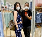 <i>mirror selfie</i> bersama