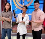 Pamer Piala Bersama Juri Lain