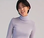 Memiliki Senyum Manis