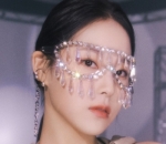 <i>Flawless</i> Dengan Kacamata Bling-Bling