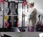 Ada tempat <i>work out</i>