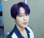 <i>Charming</i> Dengan Rambut Ungu