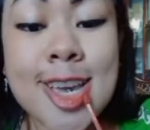 Ekspresi lawak menghibur