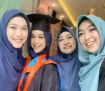 Raih Gelar Sarjana Ilmu Komunikasi