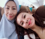 Pose Sandaran Manja